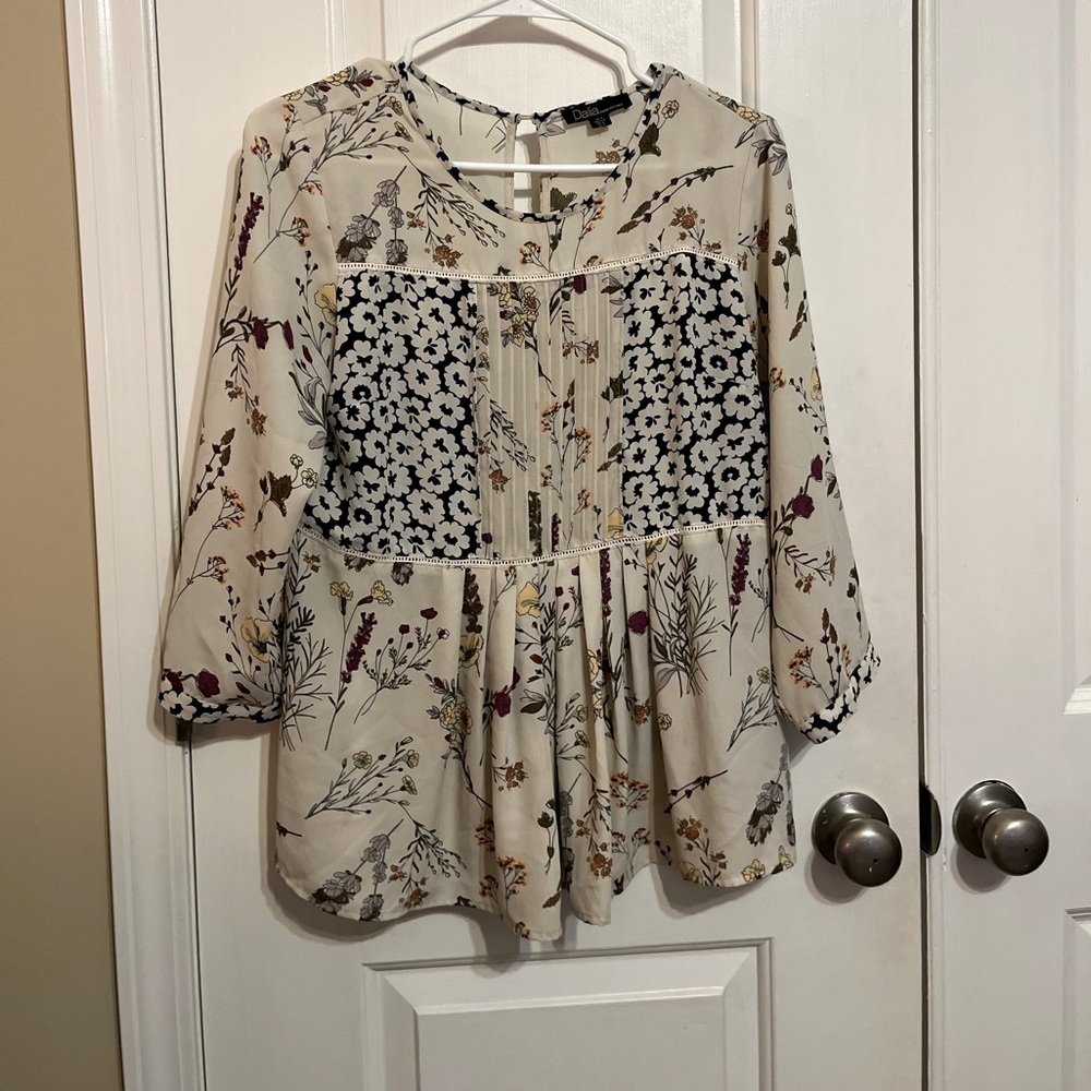 Fun 3/4 Sleeve Floral Top